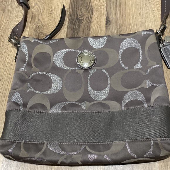 💫 Coach Silver Authentic Shoulder Bag 💫 - Picture 2 of 15